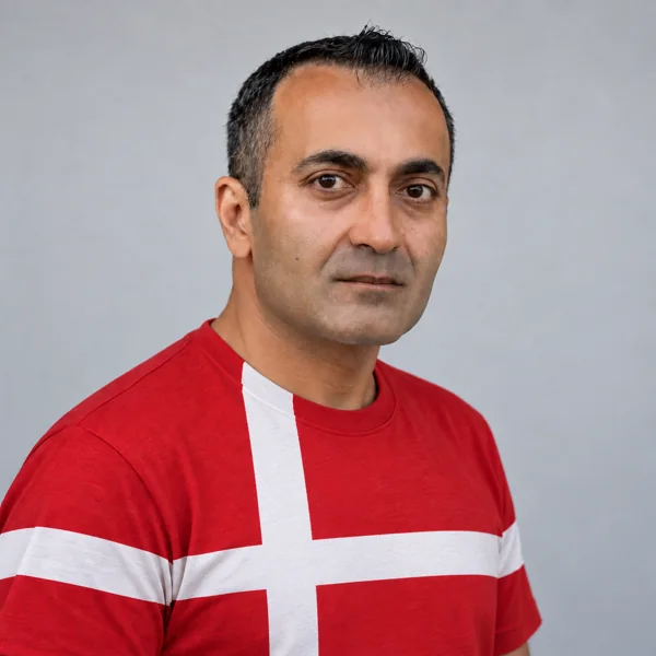 Portræt af Cyrus Razavi